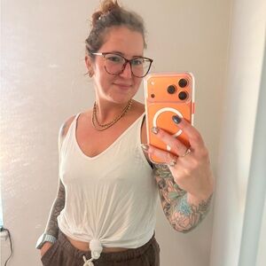 Zeagoo Classic White V-Neck Top